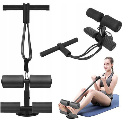 Barre de sit up noire pour abdominaux avec ventouse au sol et élastiques à poignées à côté d'une femme s'entraînant sur un tapis de fitness