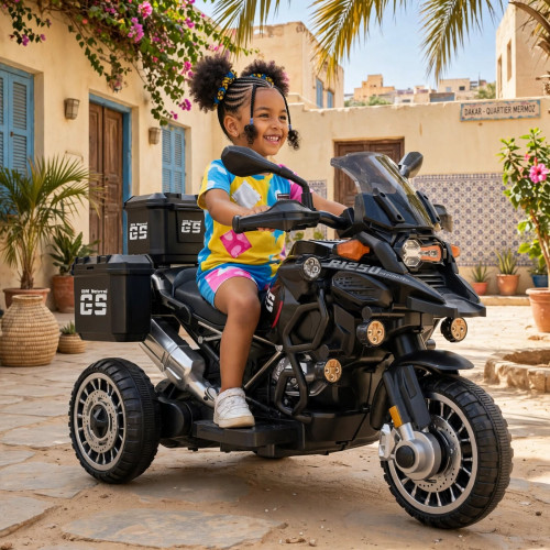 Moto électrique noire pour enfant à 3 roues inspirée du modèle BMW Motorrad GS 1250 avec trois coffres de rangement à l'arrière