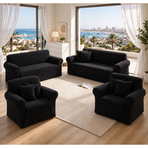 Salon complet avec un canapé 3 places, un canapé 2 places et deux fauteuils recouverts de housses élastiques noires sans volant