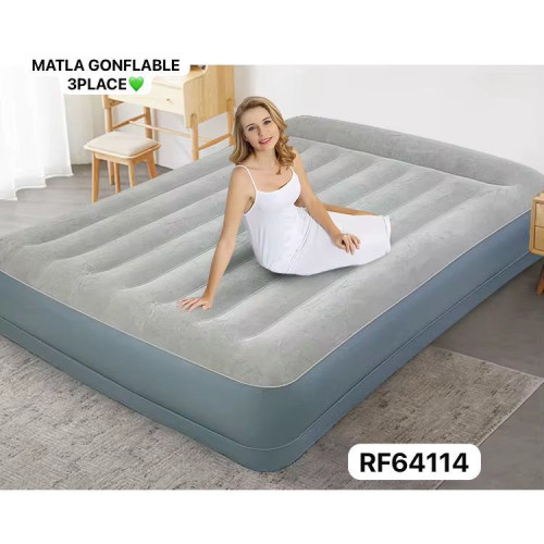 Grand matelas gonflable gris Intex trois places avec une femme allongée dessus et vue en coupe de la structure interne de soutien