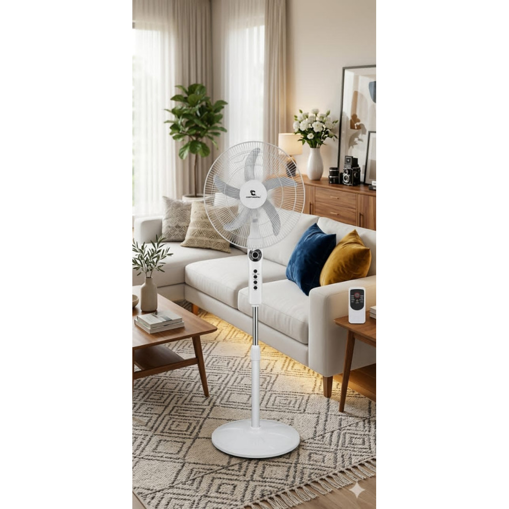 Ventilateur sur pied blanc Continental affiché dans un salon moderne lumineux avec l'illustration d'une femme assise sur un canapé à côté d'une table basse