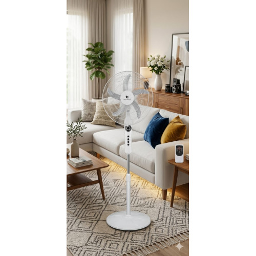 Ventilateur sur pied blanc Continental affiché dans un salon moderne lumineux avec l'illustration d'une femme assise sur un canapé à côté d'une table basse