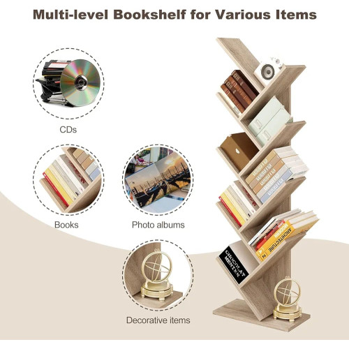 Bibliothèque en bois clair en forme d'arbre remplie de livres à côté d'un bureau blanc avec ordinateur portable