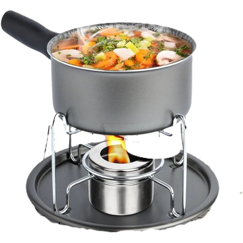rechaud-de-table-chauffe-plat-buffet-metal-20x18cm Réchaud de table de buffet comprenant un brûleur en acier inoxydable allumé avec une flamme, un support en métal chromé et une casserole remplie de légumes en train de chauffer sur sa base