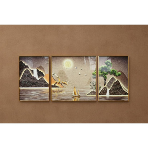 Tableau triptyque en broderie diamant représentant un paysage asiatique doré avec lune voilier et cerfs