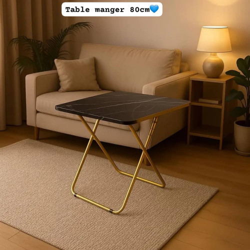 Table a manger pliante effet marbre noir pieds dores 80x80x75 cm Table à manger pliante effet marbre noir et pieds dorés de dimensions 80x80x75 cm disponible sur Mbectemi Market