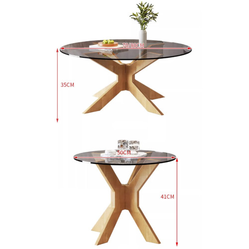 Ensemble de deux tables basses gigognes rondes avec plateaux en verre fumé et pieds en bois sur un tapis rayé.