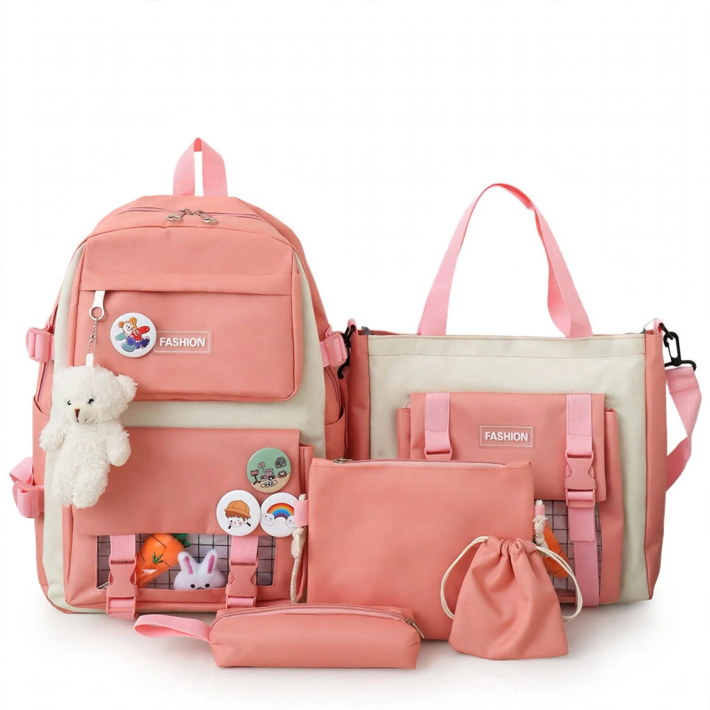 Ensemble sac à dos scolaire 5-en-1 rose saumon eune garçon souriant portant un sac à dos et un sac à main rose saumon de l'ensemble 5-en-1 posé sur un bureau en bois