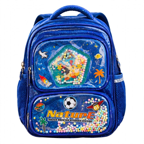 Sac à dos scolaire garçon Nature bleu roi détails Jeune garçon souriant portant le sac à dos scolaire bleu roi à motifs d'étoiles Nature avec des perles multicolores, à côté de zooms sur les détails des fermetures éclair et des poches