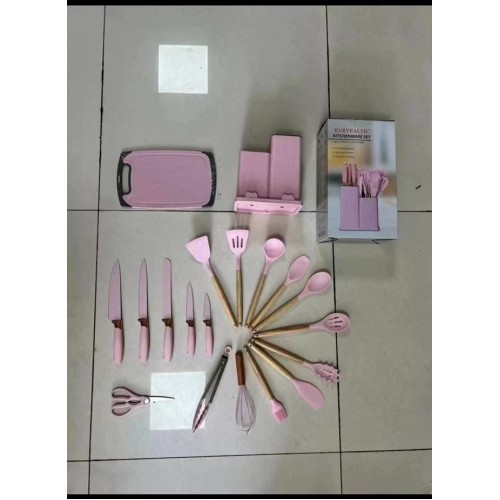 Ensemble d'Ustensiles de Cuisine 19 Pièces – Gel de Silicone avec Manche en Bois, Planche à Découper et Seau de Rangement Ensemble d'Ustensiles de Cuisine 19 Pièces – Gel de Silicone avec Manche en Bois, Planche à Découper et Seau de Rangement